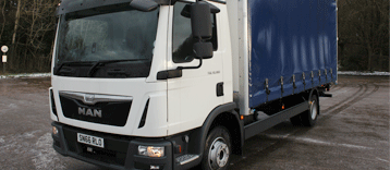 7.5 Tonne Curtain Side Truck