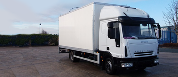 7.5 Tonne Sleeper tail lift Truck